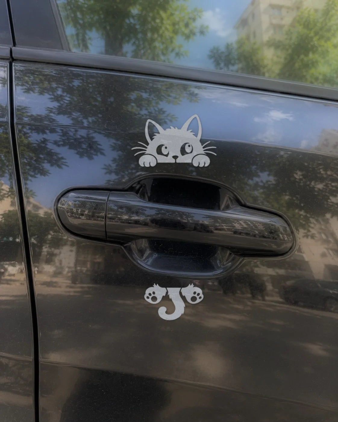 Handle Cat car patch in white on a car