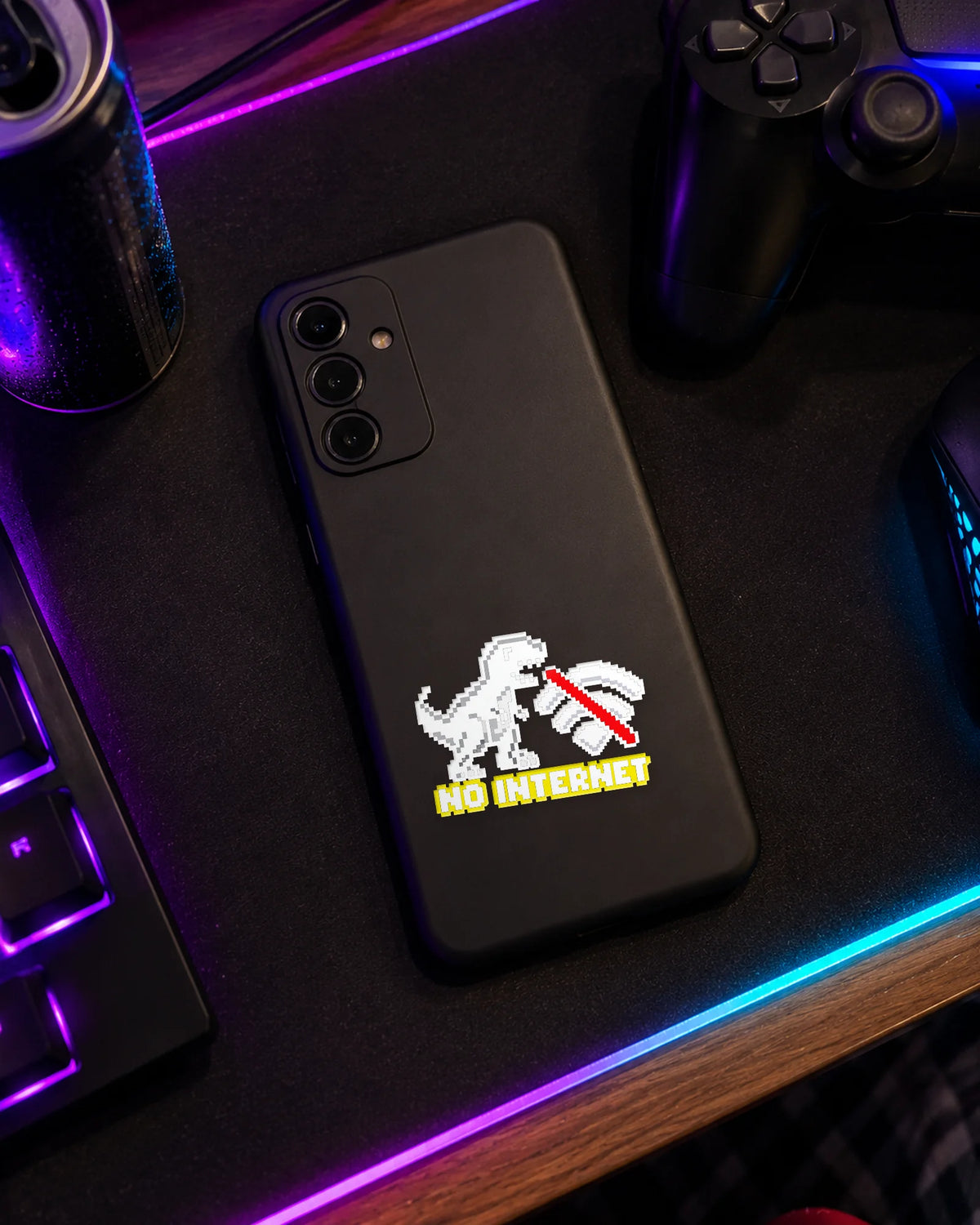 No Internet gamer patch in white ink on a phone case